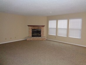 626 Hickory Pine Dr in Whiteland, IN - Building Photo - Building Photo