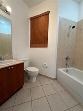 8900 NW 107th Ct, Unit 217-3 in Doral, FL - Foto de edificio - Building Photo