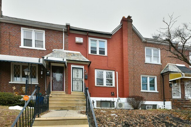 7537 Woolston Ave in Philadelphia, PA - Building Photo - Building Photo