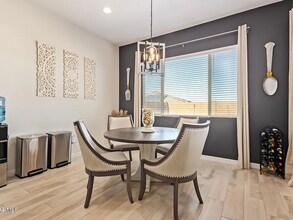 3912 W Summerside Rd in Phoenix, AZ - Foto de edificio - Building Photo