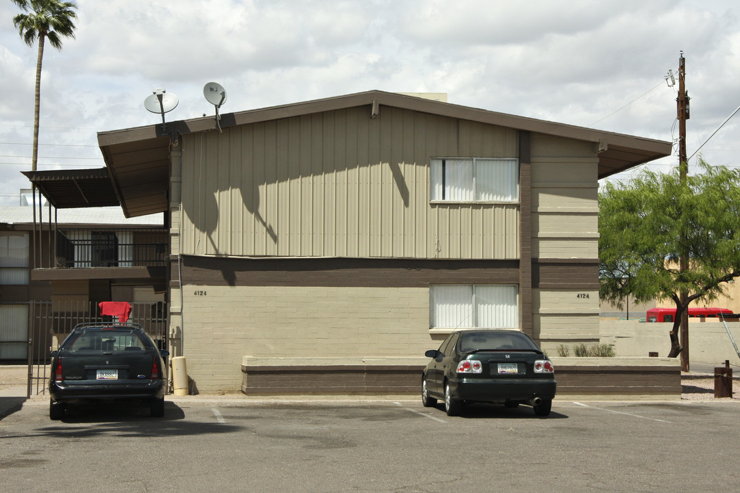 Mission Gardens in Phoenix, AZ - Foto de edificio