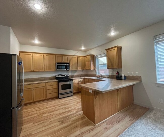 859 Harbour Ln NE in Keizer, OR - Building Photo - Building Photo