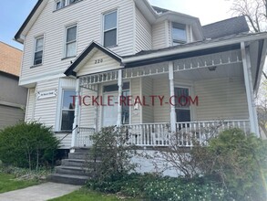 220 Oxford St in Rochester, NY - Building Photo - Building Photo