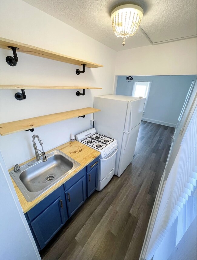 property at 1919 Pleasant St