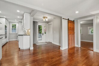 12346 Sand Point Way NE, Unit 3 bed 1 bath in Seattle, WA - Building Photo - Building Photo