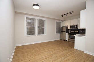 661 W Wrightwood Ave in Chicago, IL - Building Photo - Building Photo