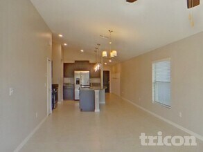 5206 White Chicory Dr in Ruskin, FL - Foto de edificio - Building Photo