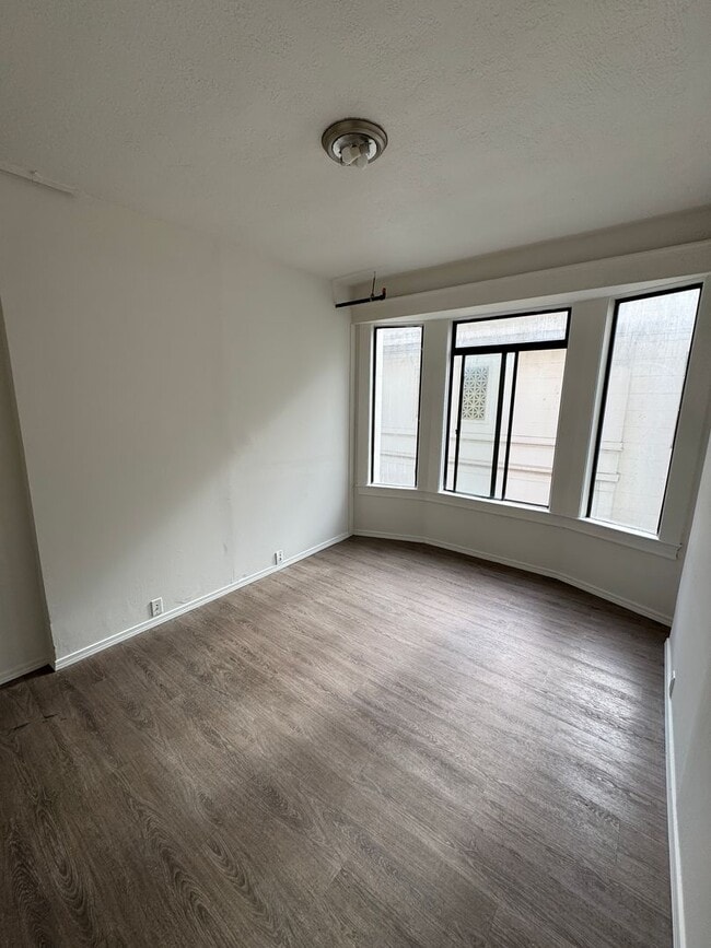 property at 438 O'Farrell St