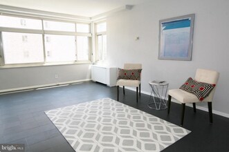 2401 H St NW, Unit 504 in Washington, DC - Building Photo - Building Photo