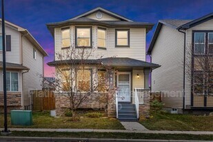 436 Luxstone Pl SW in Airdrie, AB - Building Photo