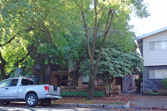 2620 F St in Sacramento, CA - Building Photo - Building Photo