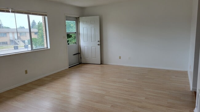 1660 Grandview Dr, Unit 1 in Idaho Falls, ID - Building Photo - Building Photo