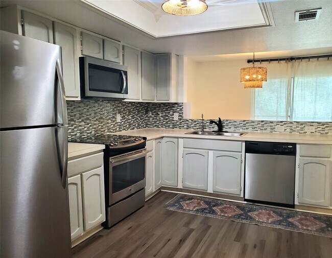 14555 Wunderlich Dr in Houston, TX - Building Photo - Building Photo