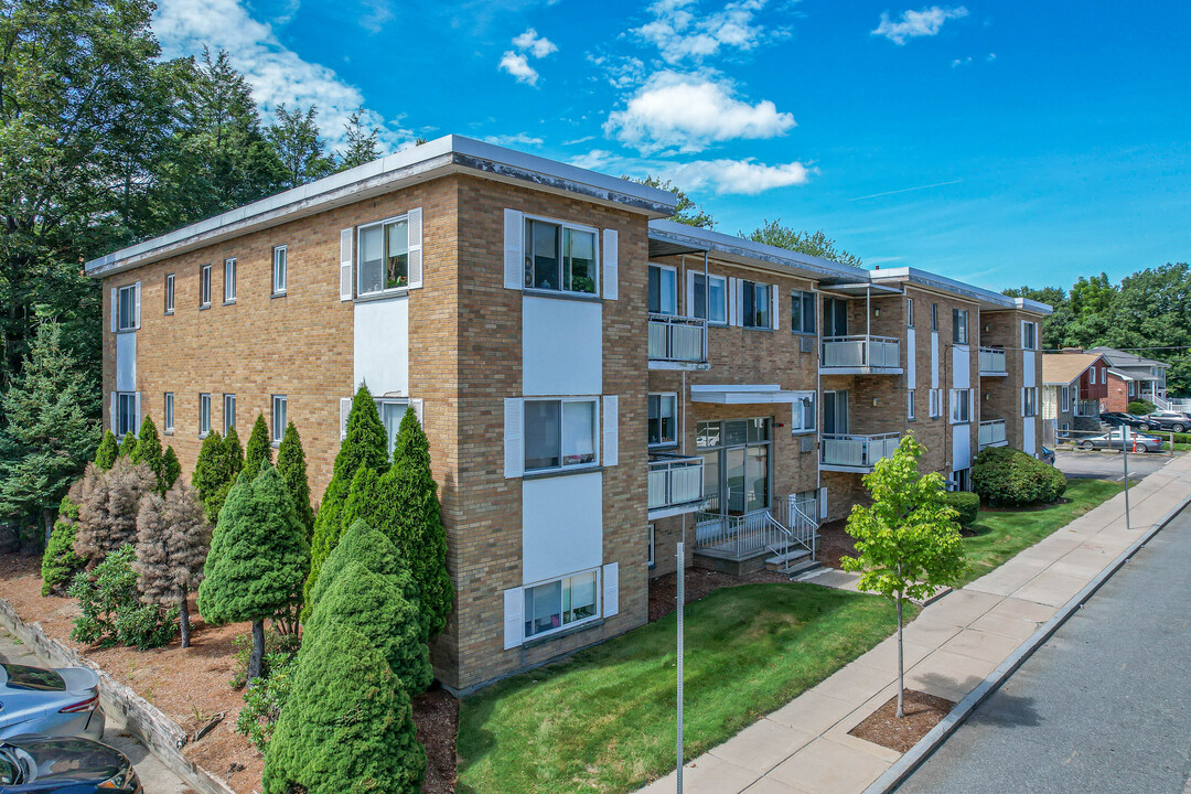 9 Carol Cir in West Roxbury, MA - Foto de edificio