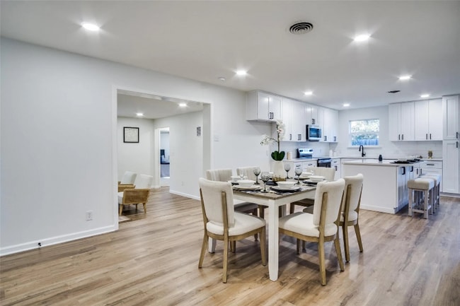 5812 Waltham Ave in Fort Worth, TX - Foto de edificio - Building Photo