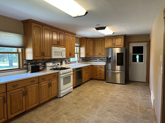 8 G.K. Ln in Lincolnshire, IL - Building Photo - Building Photo