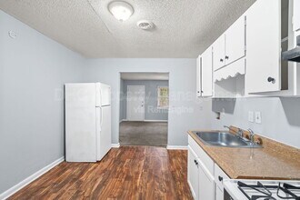 6501 Raymond Dr in Union City, GA - Building Photo - Building Photo