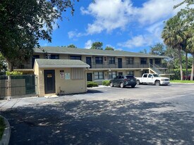 179 SE 3rd St in Deerfield Beach, FL - Building Photo