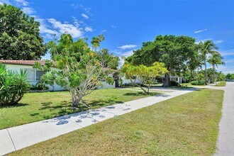 2224 Plunkett St in Hollywood, FL - Building Photo - Building Photo