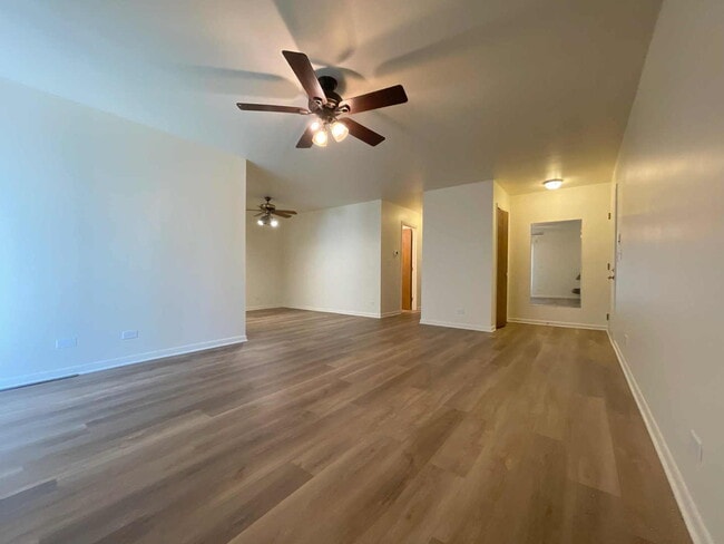 321 Charlotte Ct in Schaumburg, IL - Building Photo - Building Photo