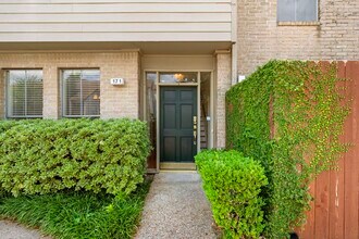 2100 Tanglewilde St in Houston, TX - Building Photo - Building Photo