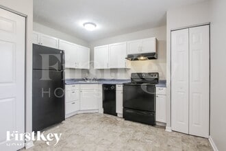 7732 Hoyt Ave, Unit 1st Floor in Indianapolis, IN - Building Photo - Building Photo