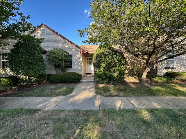 1B John Adams Ct in Monroe Township, NJ - Building Photo