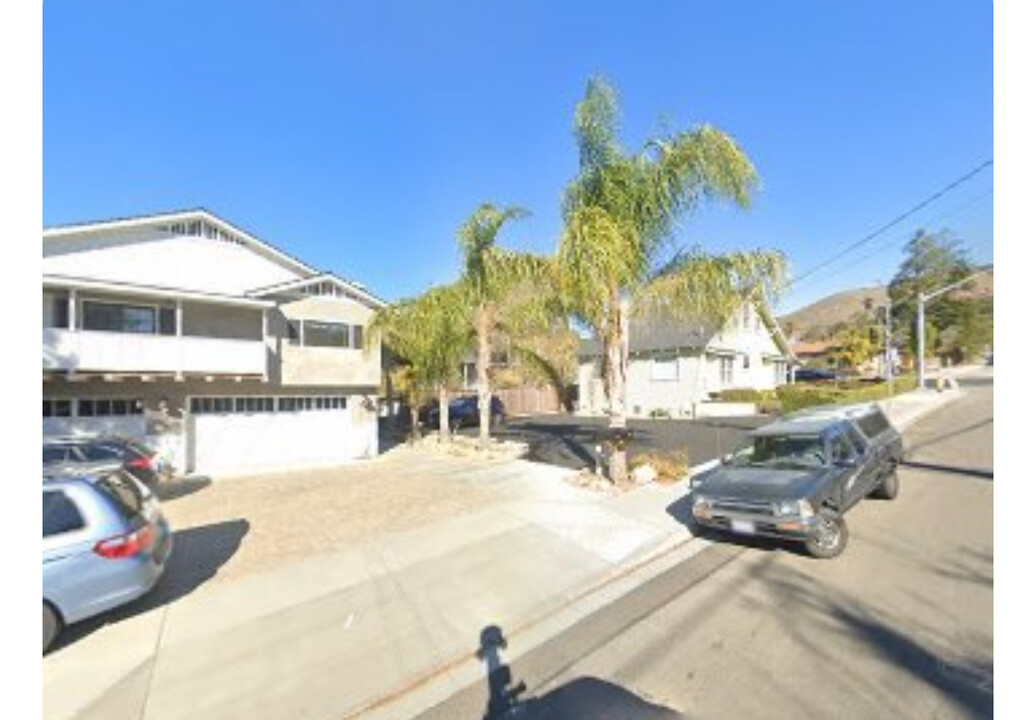 1336 Ella St in San Luis Obispo, CA - Foto de edificio