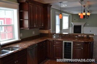 127 Nonantum St, Unit 1 in Boston, MA - Building Photo