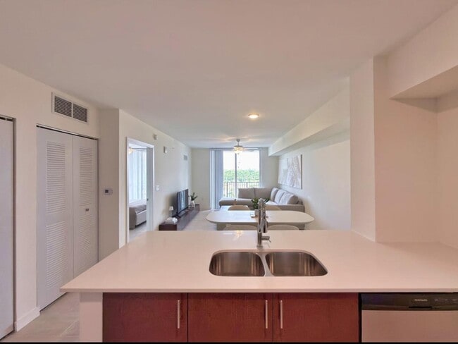 11330 SW 3rd St, Unit B1 in Miami, FL - Foto de edificio - Building Photo