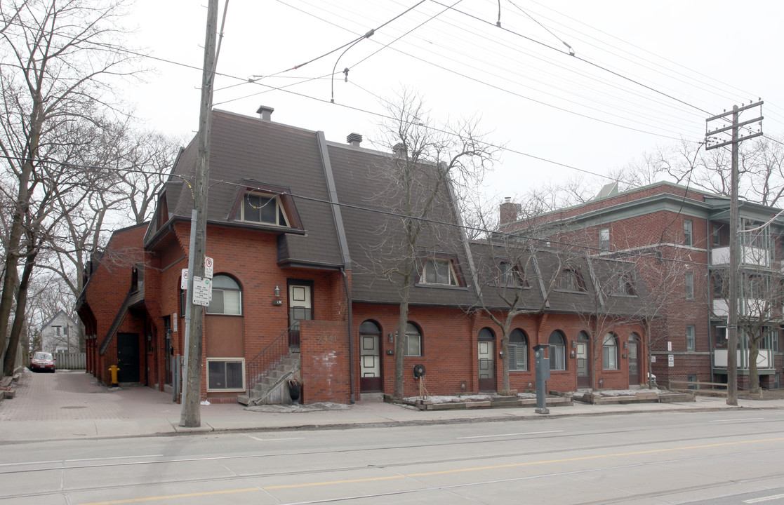 2441 Queen St E in Toronto, ON - Building Photo