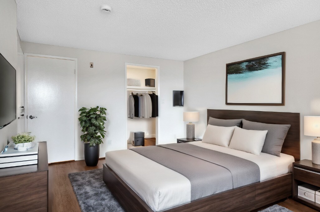 Orange Apartments in Los Angeles, CA - Building Photo