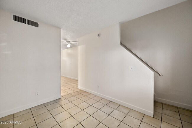 12717 W Tasha Dr-Unit -3 in Surprise, AZ - Building Photo - Building Photo