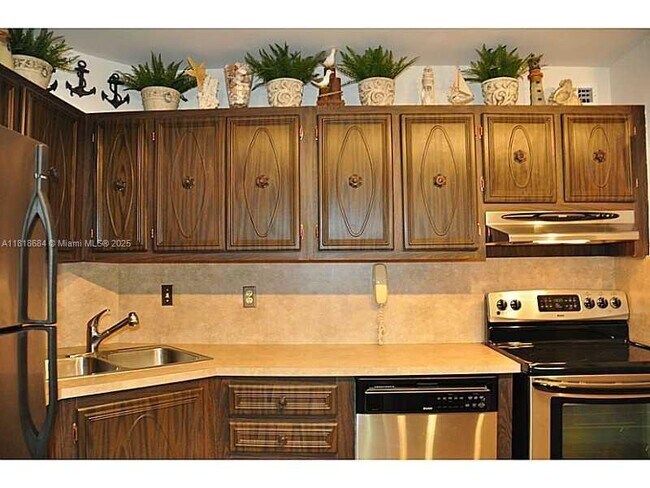 3129 Oakland Shores Dr in Oakland Park, FL - Building Photo - Building Photo