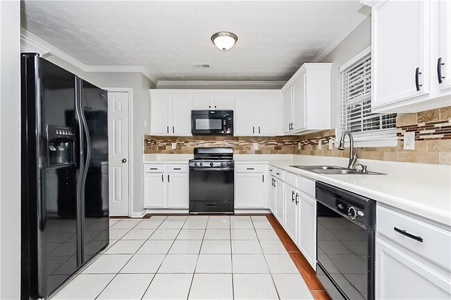 801 Winsap Dr in Stockbridge, GA - Foto de edificio - Building Photo