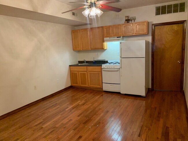 1003 S 3rd St, Unit 1 in Philadelphia, PA - Foto de edificio - Building Photo