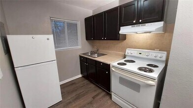 574 Cooper St SW, Unit 1 in Atlanta, GA - Building Photo - Building Photo