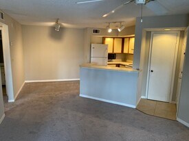 4560 Commander Dr in Orlando, FL - Building Photo