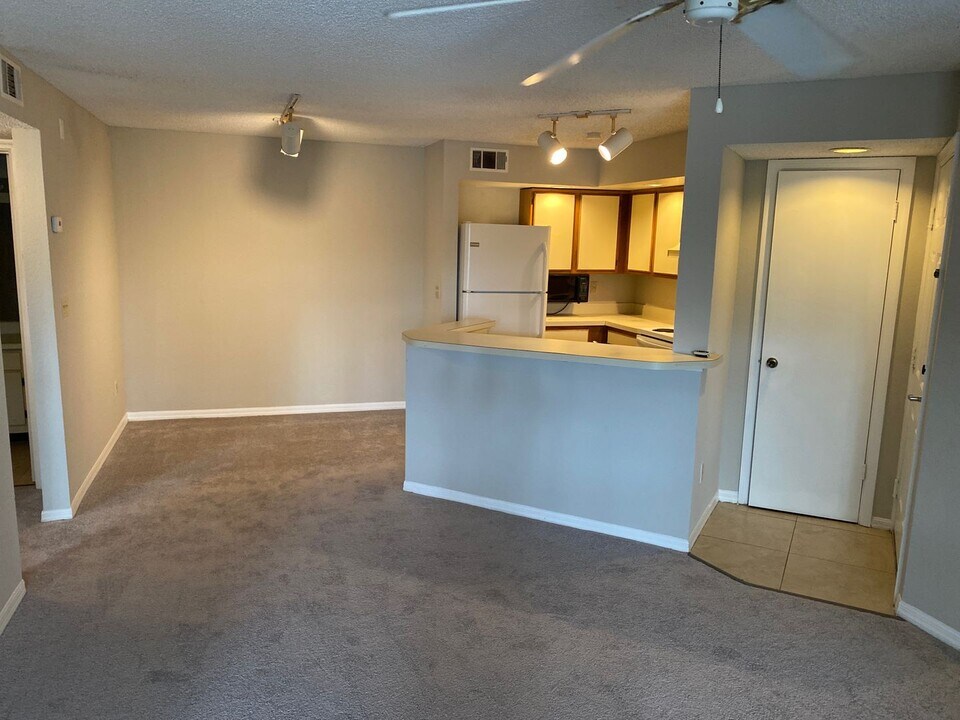 4560 Commander Dr in Orlando, FL - Building Photo