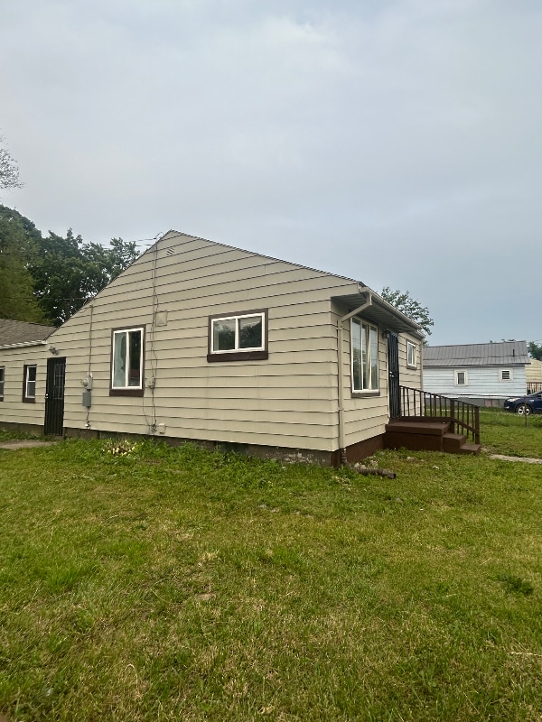 975 Darling St in Flint, MI - Building Photo - Building Photo