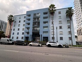 501 SW 1st St in Miami, FL - Building Photo