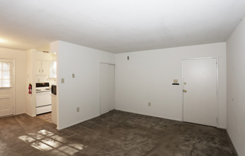 Woodland Manor Apartments in Morrisville, PA - Building Photo - Interior Photo