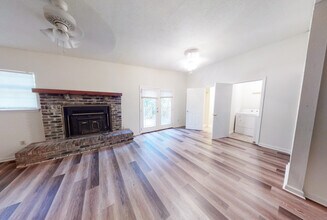 1630 Mayhew St in Tallahassee, FL - Building Photo - Building Photo
