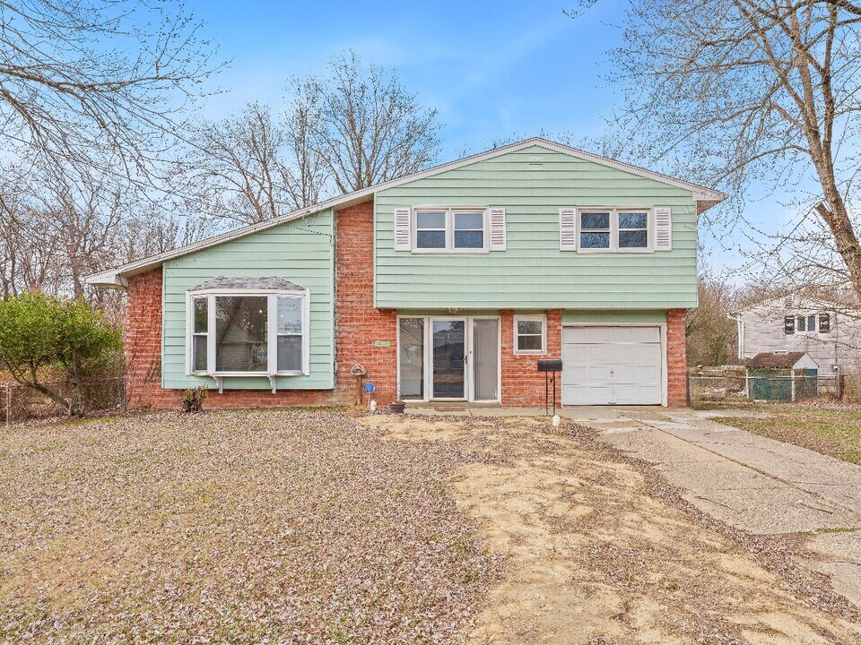 487 Fresno Dr in Magnolia, NJ - Building Photo