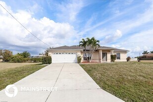 2211 NE 5th Ave in Cape Coral, FL - Building Photo