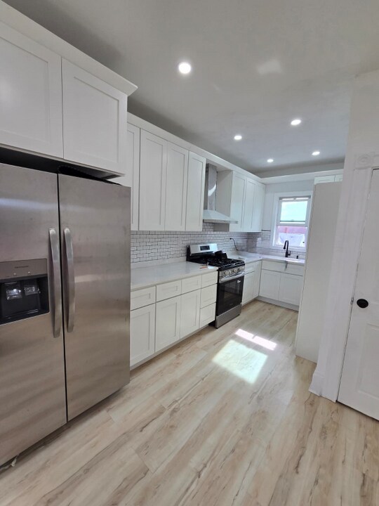 1047 Eddy St in Providence, RI - Building Photo