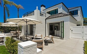 2401 Bayshore Dr in Newport Beach, CA - Building Photo - Building Photo