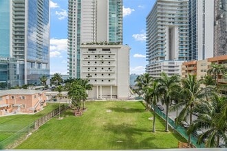 471 NE 25th St, Unit 503 in Miami, FL - Foto de edificio - Building Photo