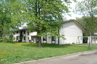 7240 W River Rd in Brooklyn Center, MN - Building Photo - Building Photo