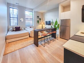 1934 W North Ave in Chicago, IL - Building Photo - Building Photo